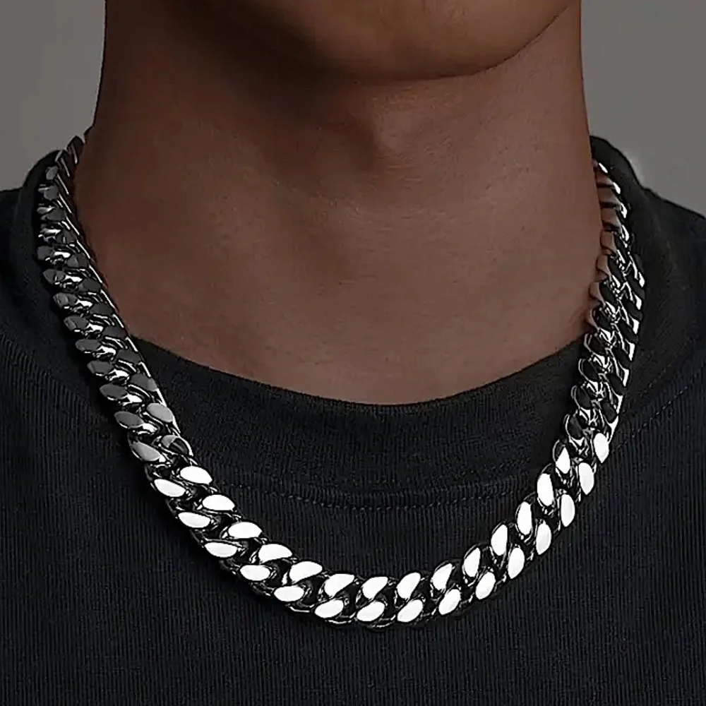 Stainless steel 8mm chain link necklace.
